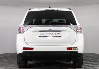 Подержанный автомобиль Mitsubishi Outlander 2012 года (5 фото)
