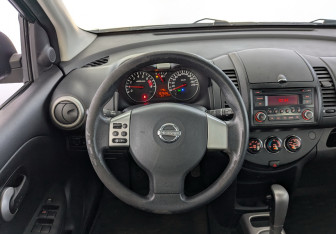 Подержанный автомобиль Nissan Note 2013 года (25 фото)