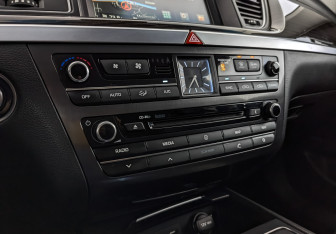 Подержанный автомобиль Hyundai Genesis 2016 года (21 фото)