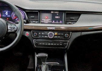 Подержанный автомобиль Kia K7 2019 года (16 фото)