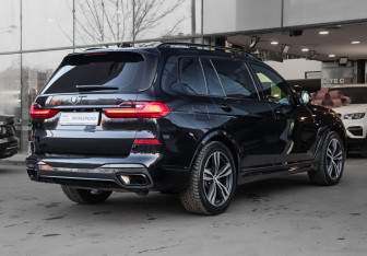 Подержанный автомобиль BMW X7 2019 года (4 фото)