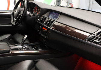 Подержанный автомобиль BMW X5 2013 года (20 фото)