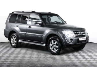 Подержанный автомобиль Mitsubishi Pajero 2011 года (3 фото)