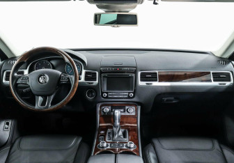 Подержанный автомобиль Volkswagen Touareg 2015 года (6 фото)