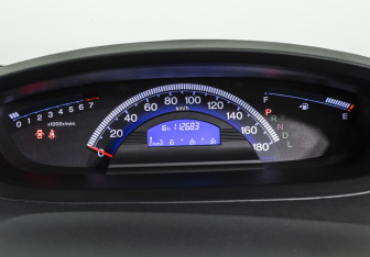 Подержанный автомобиль Honda Freed 2011 года (11 фото)