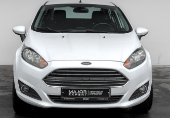 Подержанный автомобиль Ford Fiesta Sedan 2015 года (2 фото)