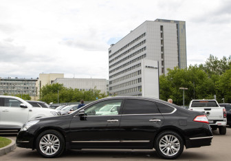 Подержанный автомобиль Nissan Teana 2012 года (6 фото)