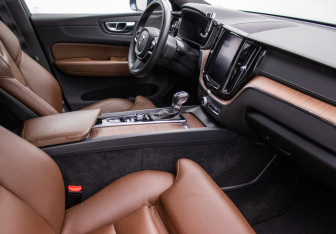 Подержанный автомобиль Volvo XC60 2020 года (9 фото)