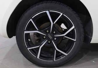 Подержанный автомобиль Audi A1 2011 года (9 фото)