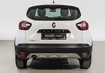 Подержанный автомобиль Renault Kaptur 2017 года (6 фото)