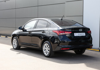 Подержанный автомобиль Hyundai Solaris Sedan 2021 года (7 фото)