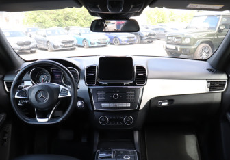 Подержанный автомобиль Mercedes-Benz GLE 2017 года (12 фото)