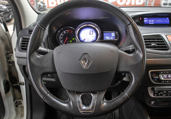 Подержанный автомобиль Renault Fluence 2016 года (18 фото)