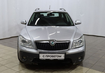 Подержанный автомобиль Skoda Octavia Wagon 2012 года (2 фото)
