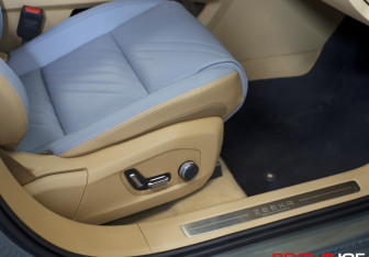 Подержанный автомобиль Zeekr 001 2024 года (17 фото)