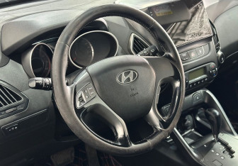 Подержанный автомобиль Hyundai ix35 2014 года (12 фото)