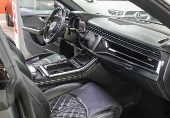 Подержанный автомобиль Audi Q8 2019 года (11 фото)