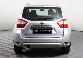 Подержанный автомобиль Nissan Terrano 2017 года (4 фото)