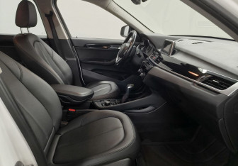 Подержанный автомобиль BMW X1 2017 года (10 фото)