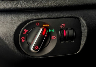 Подержанный автомобиль Audi RS Q3 2015 года (16 фото)