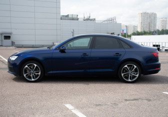 Подержанный автомобиль Audi A4 Sedan 2019 года (8 фото)