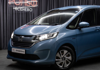 Подержанный автомобиль Honda Freed 2016 года (24 фото)