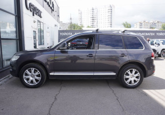 Подержанный автомобиль Volkswagen Touareg 2009 года (8 фото)