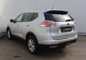 Подержанный автомобиль Nissan X-Trail 2016 года (6 фото)