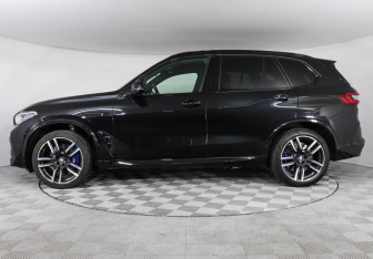 Подержанный автомобиль BMW X5 M 2021 года (5 фото)