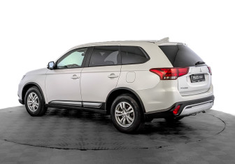 Подержанный автомобиль Mitsubishi Outlander 2020 года (7 фото)