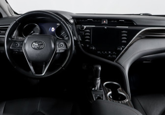 Подержанный автомобиль Toyota Camry Sedan 2020 года (12 фото)