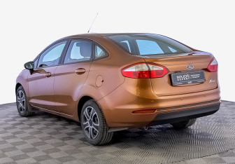 Подержанный автомобиль Ford Fiesta Sedan 2016 года (7 фото)