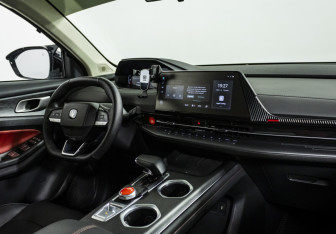 Подержанный автомобиль Changan UNI-S 2024 года (9 фото)