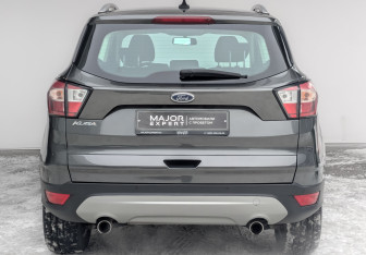Подержанный автомобиль Ford Kuga 2018 года (6 фото)