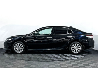 Подержанный автомобиль Toyota Camry Sedan 2018 года (8 фото)