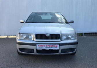 Подержанный автомобиль Skoda Octavia Liftback 2005 года (2 фото)