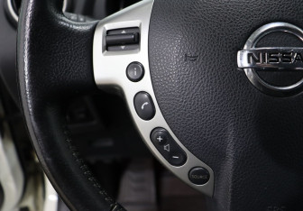 Подержанный автомобиль Nissan Qashqai 2013 года (15 фото)