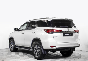 Подержанный автомобиль Toyota Fortuner 2017 года (7 фото)