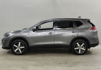 Подержанный автомобиль Nissan X-Trail 2017 года (8 фото)