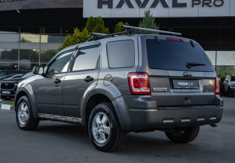 Подержанный автомобиль Ford Escape 2010 года (5 фото)