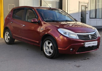 Подержанный автомобиль Renault Sandero 2010 года (3 фото)
