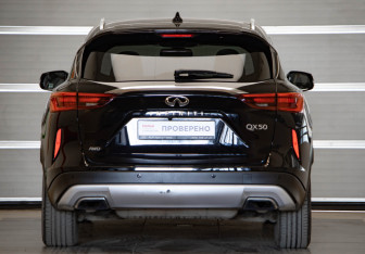 Подержанный автомобиль Infiniti QX50 2018 года (5 фото)