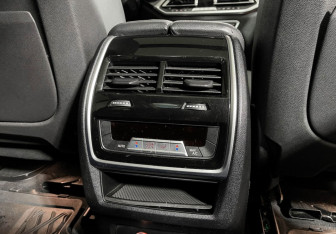 Подержанный автомобиль BMW X7 2020 года (25 фото)