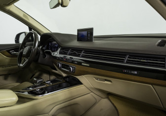 Подержанный автомобиль Audi Q7 2016 года (12 фото)