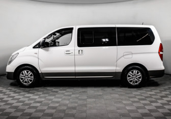 Подержанный автомобиль Hyundai H-1 2016 года (8 фото)
