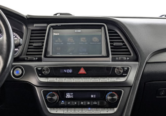 Подержанный автомобиль Hyundai Sonata 2018 года (17 фото)