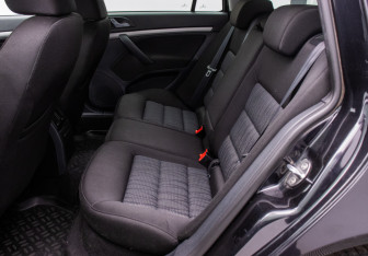 Подержанный автомобиль Skoda Octavia Wagon 2012 года (11 фото)