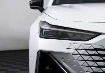 Подержанный автомобиль Changan UNI-V 2023 года (27 фото)