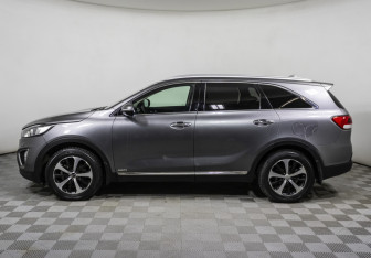 Подержанный автомобиль Kia Sorento 2017 года (8 фото)