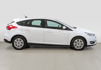 Подержанный автомобиль Ford Focus Hatchback 2018 года (4 фото)